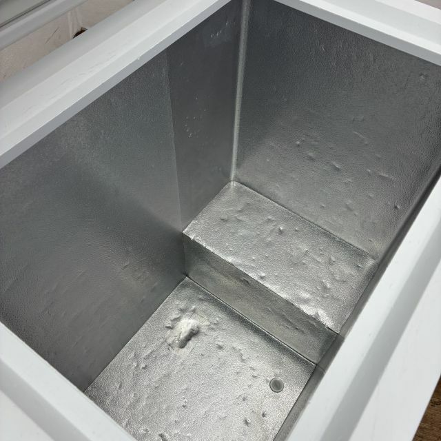 ID 192003 冷凍ストッカー 145L ハイアール 2021年 庫内凹みあり