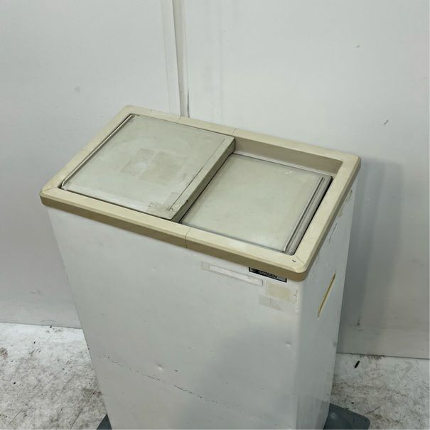 サンデン 冷凍ストッカー PF-057X | 無限堂厨房ネットショップ